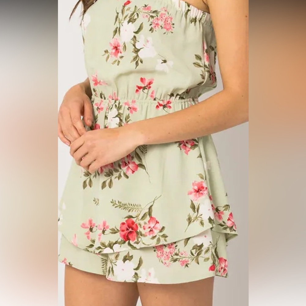 Gilli Romper Strapless with Floral Print. Elastic Waist. Tiered short💯 Polyester